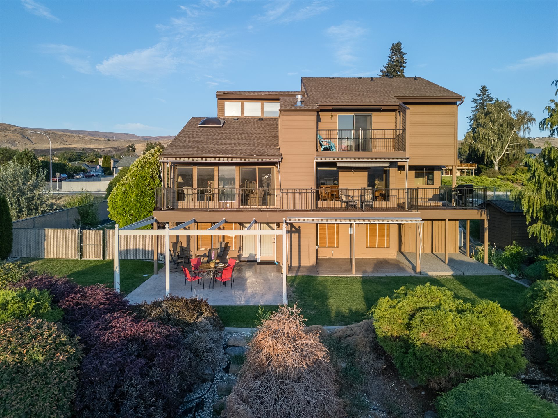 Apple Capital Getaway - Stunning mountain and river views