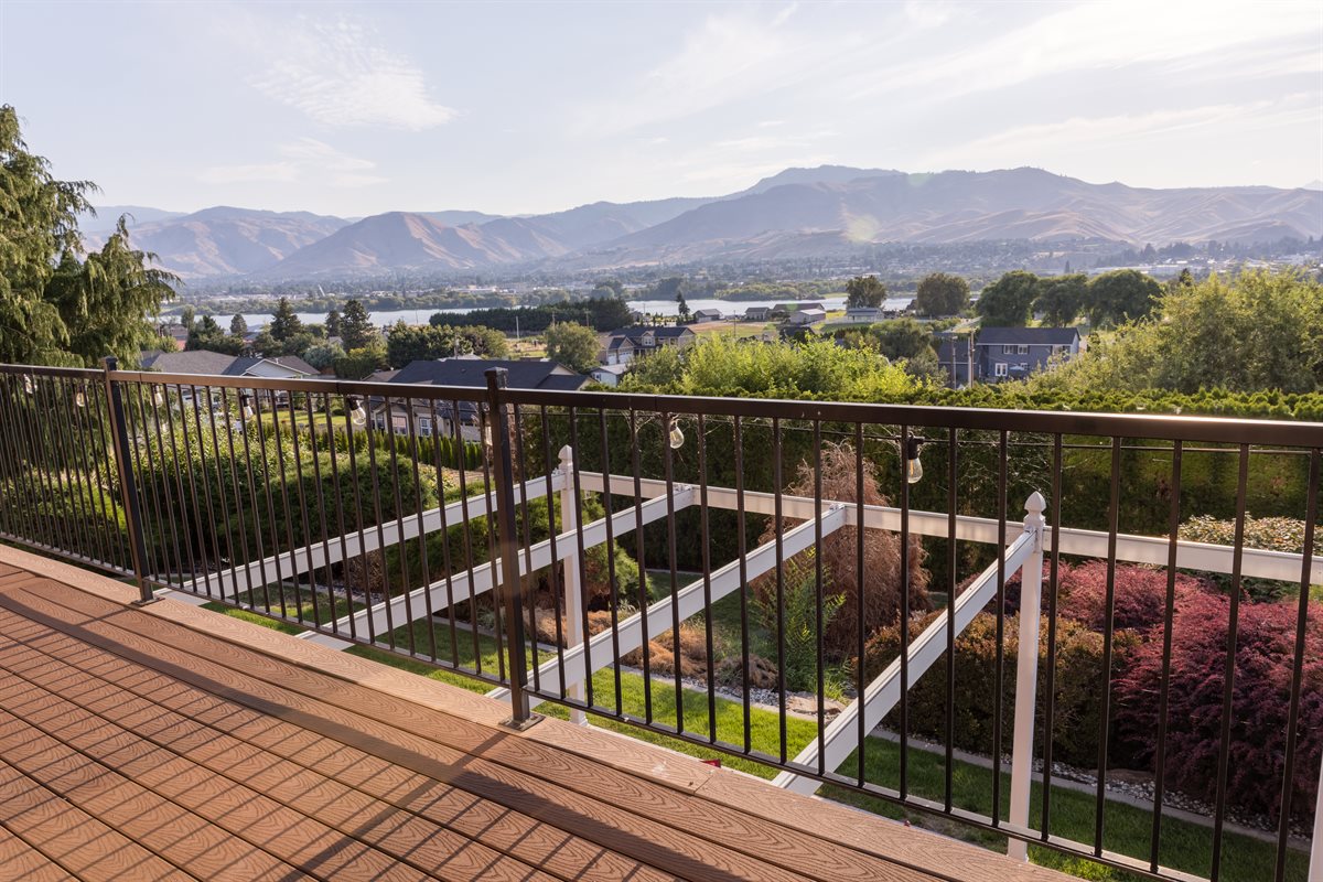 Main deck with stunning mountain views